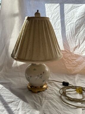 Vintage Floral Table Lamp w/ Shade/ Cottagecore Bedside Lighting
